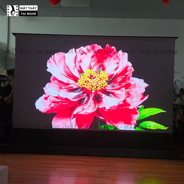 Màn chiếu để sàn điện quang học, chuyên dụng cho máy chiếu xa, có điều khiển tự động lên xuống, góc nhìn 180 độ, loại cao cấp, cho chất lượng hình ảnh đẹp, sắc nét, thuận tiện di chuyển