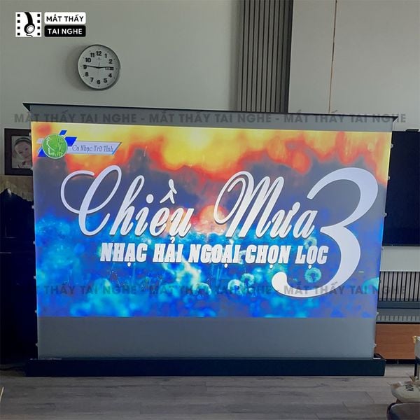 Màn chiếu để sàn điện quang học, chuyên dụng cho máy chiếu xa, có điều khiển tự động lên xuống, góc nhìn 180 độ, loại cao cấp, cho chất lượng hình ảnh đẹp, sắc nét, thuận tiện di chuyển