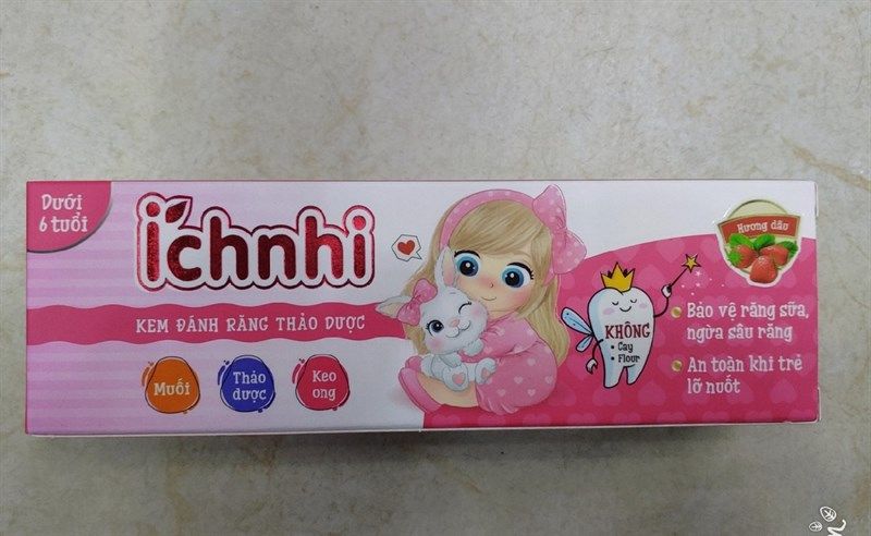 Kem đánh răng thảo dược Ích Nhi hương Dâu cho bé dưới 6 tuổi