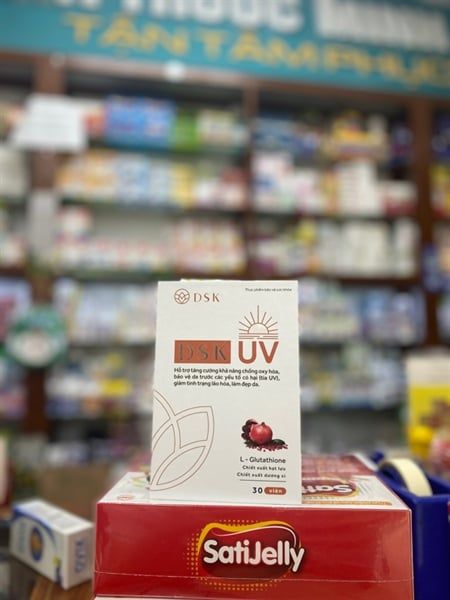 Dưỡng da chống nắng DSK UV- Glutathion Vshine hộp 30 viên