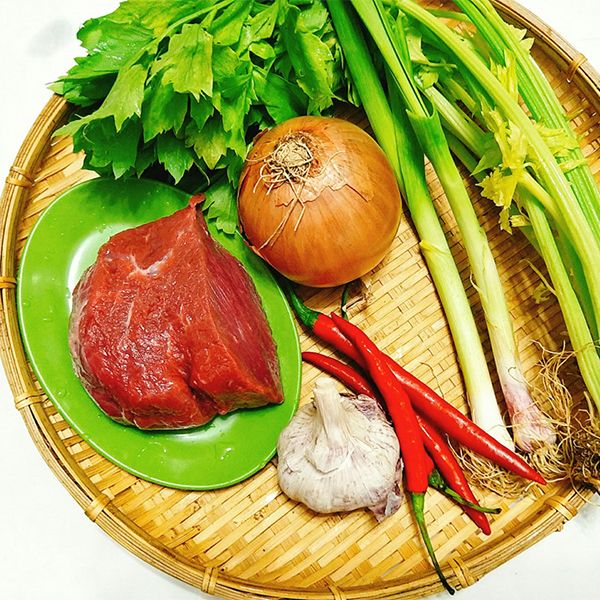  Bò xào cần tỏi (sơ chế) 