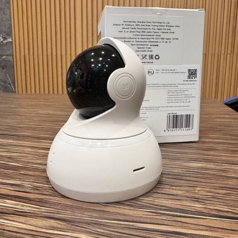 Camera an ninh Xiaomi Dome Yi 720P và 1080P xoay 360°