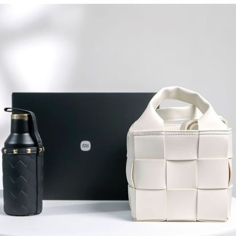 Hộp quà Xiaomi: Túi xách + Bình giữ nhiệt