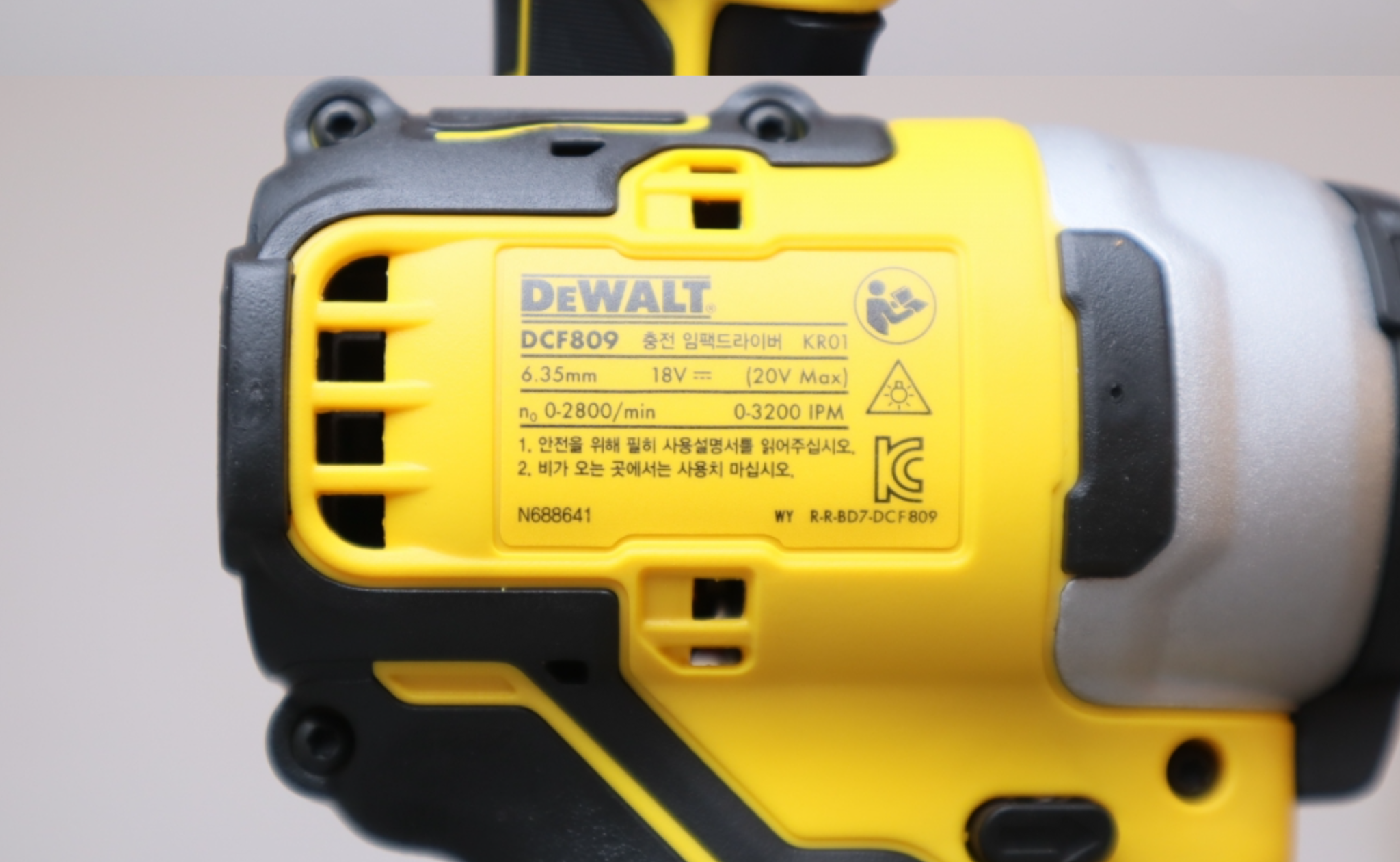 Máy vặn vít cầm tay 18V Dewalt DCF809 – ENOVA TECH., JSC