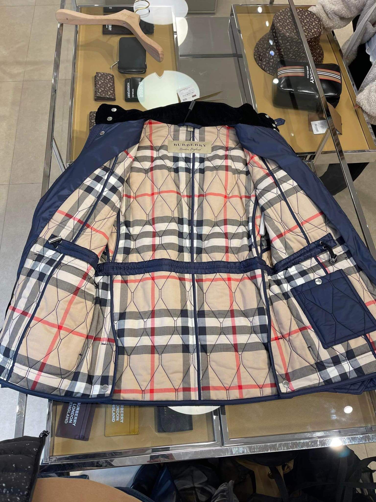 Actualizar 37+ imagen burberry london size Abzlocal.mx
