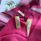 Khăn Burberry 40084101