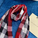 Khăn Burberry 40437361