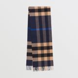 Khăn Burberry 80223491