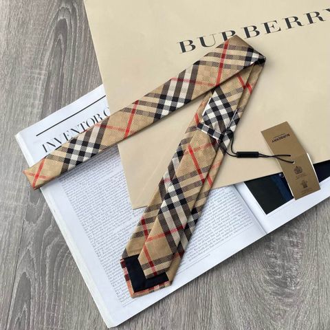 Cà Vạt Burberry 8038874