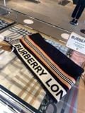 Khăn Burberry 80473481