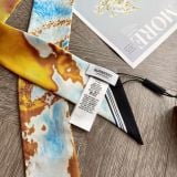 Khăn Burberry 80505691