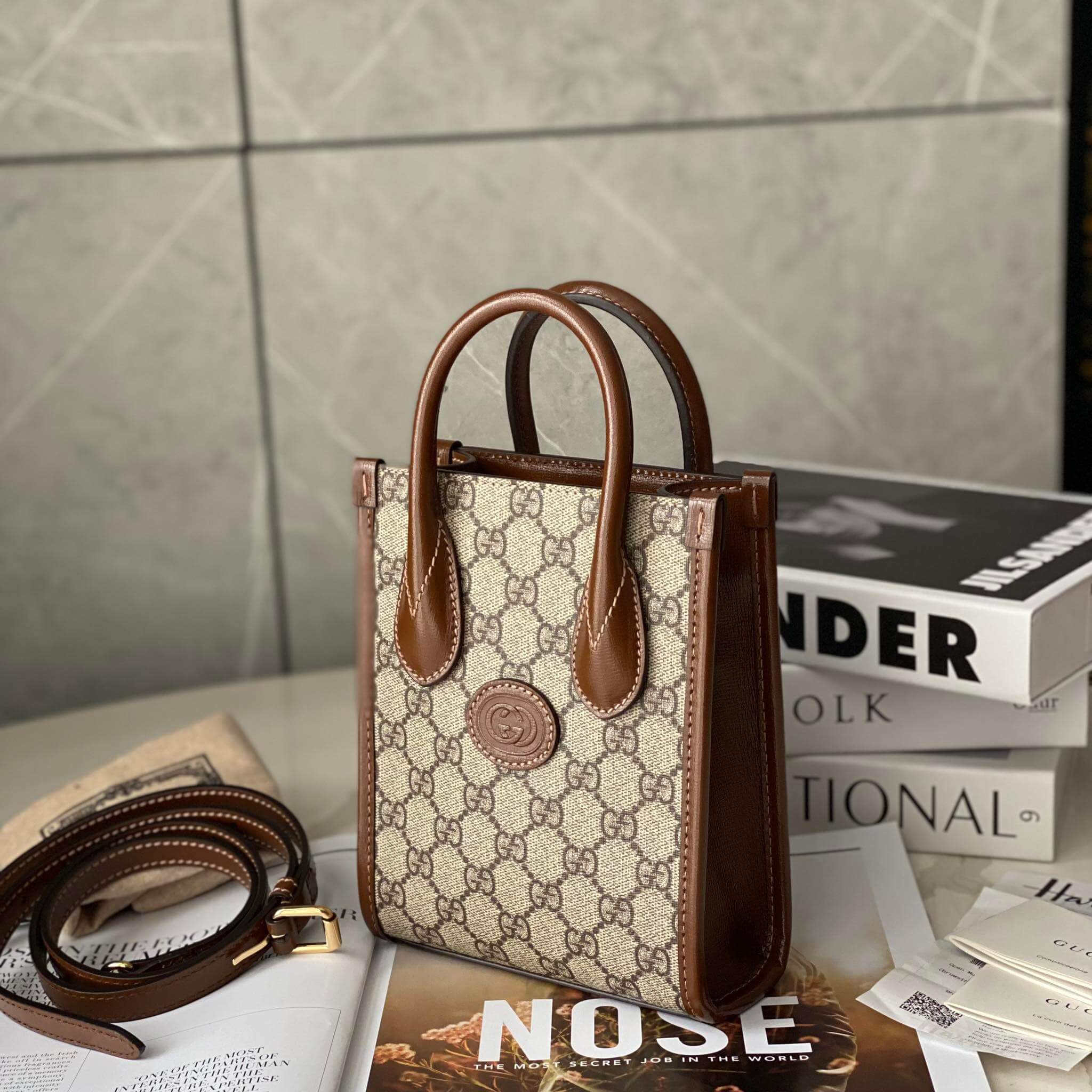 Bolso Manos Libres Gg: Elegancia y Estilo Inigualable - Bolso manos libres Gg