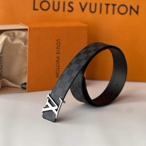 Louis Vuitton M0213U