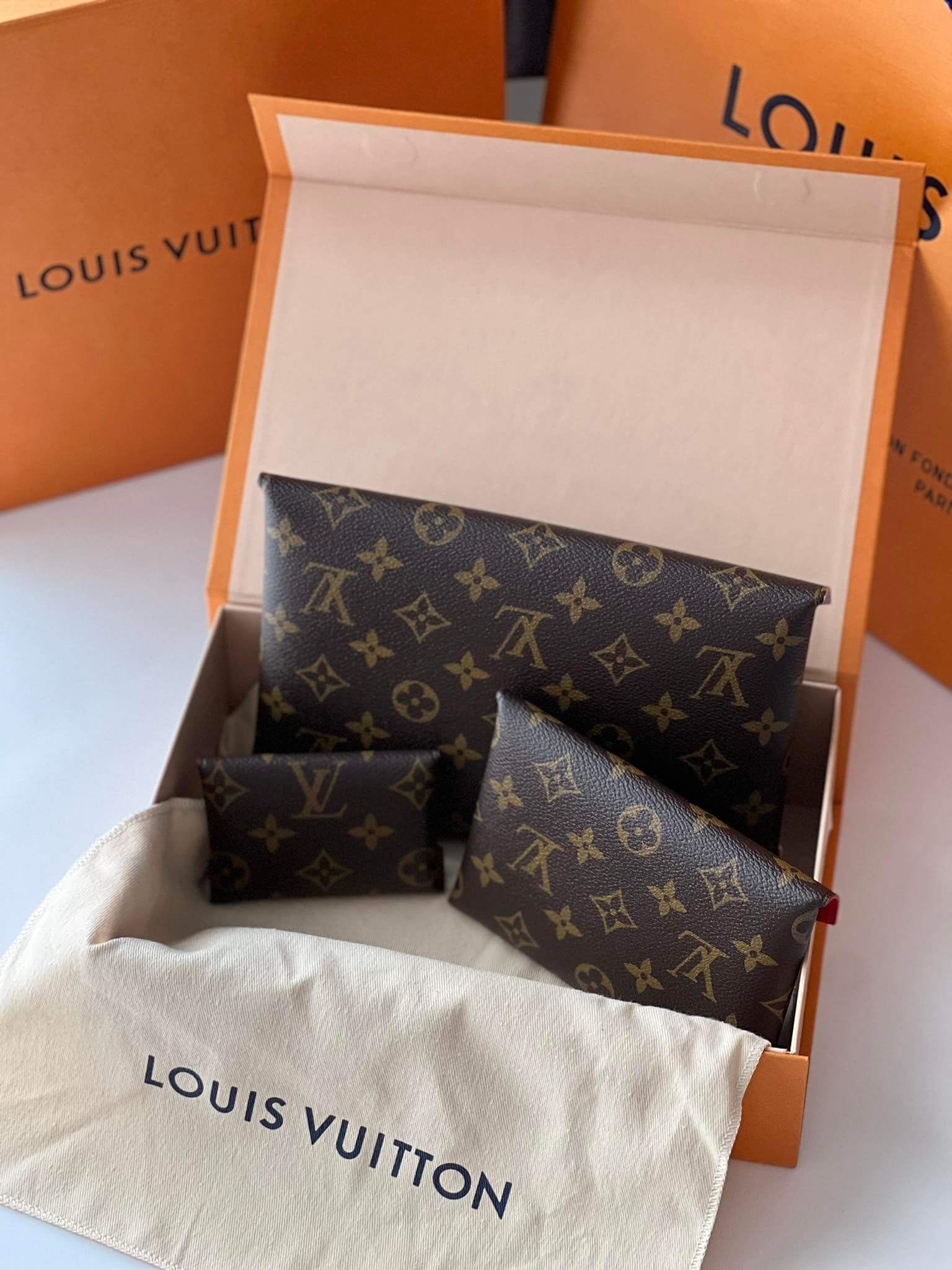 Louis Vuitton M62034