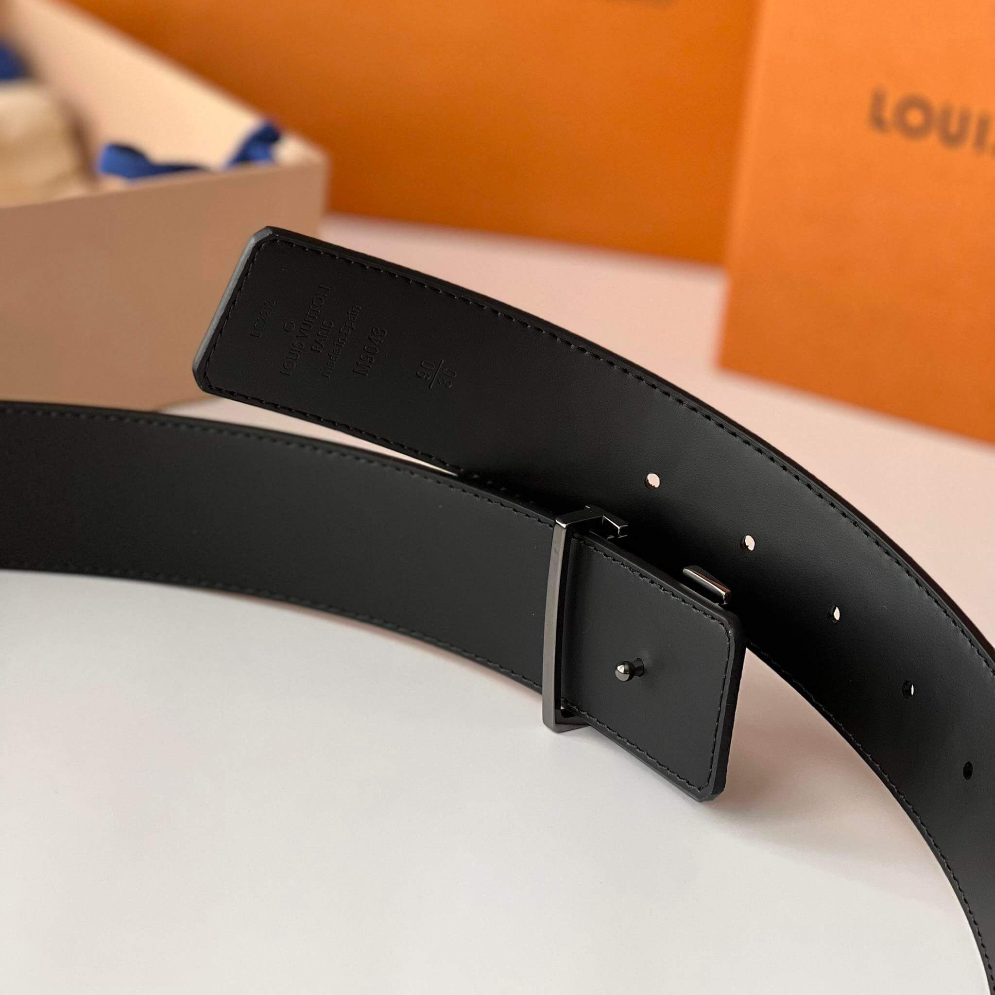 Initiales leather belt Louis Vuitton Black size 95 cm in Leather  28696696