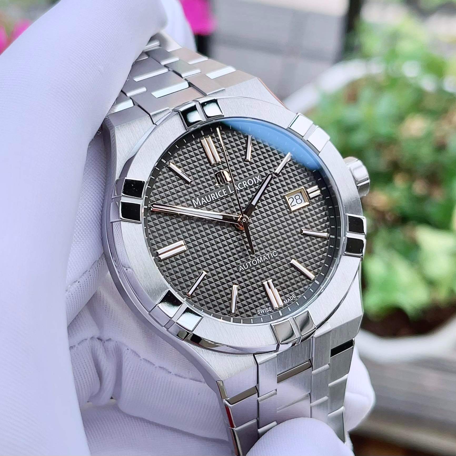 Maurice Lacroix Aikon 42mm AI6008 SS002 331 1 ACAuthentic