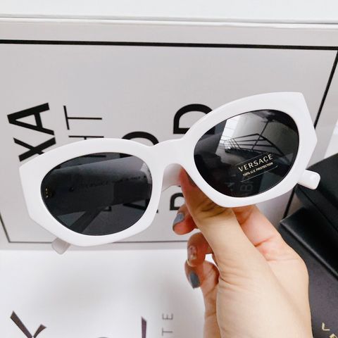 Mắt kính Versace Medusa Crystal Sunglasses trắng