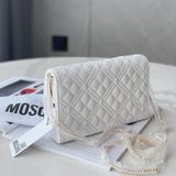 Túi xách Love Moschino womens white diamond quited crossbody bag