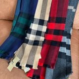 Khăn Burberry cashmere sọc kẻ đủ màu