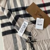 Khăn Burberry cashmere màu kem