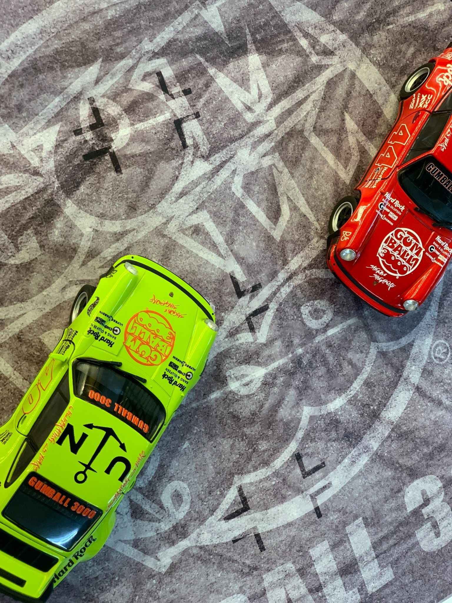  Diorama bãi đỗ xe parking lot race Gumball 3000 in PP cán mờ chống nước bụi bẩn khổ dài 60cm cho xe mô hình 1:24 Autono1 DR043 