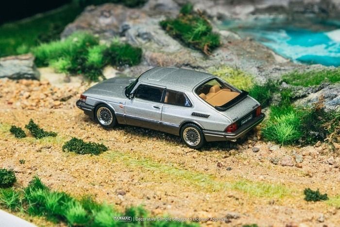  Mô hình xe Saab 900 Turbo Silver tỉ lệ 1:64 Tarmac Works T64G-056-SL 