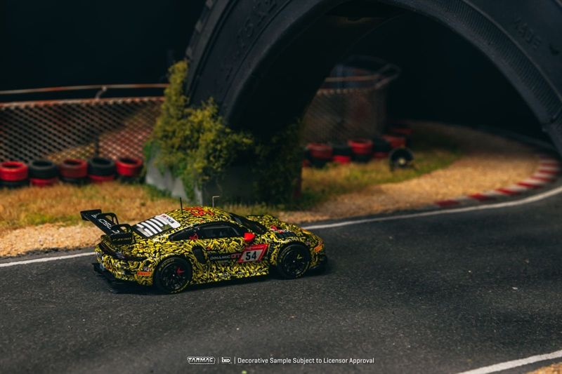  Mô hình xe Porsche 911 GT3 R, Nürburgring 24h 2023, C. Engelhart / A. Güven / L. Heinrich / L. Vanthoor tỉ lệ 1:64 Tarmac Works T64-084-23NUR54 