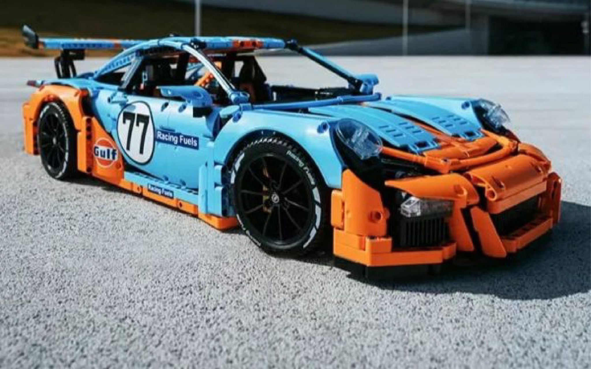  Mô hình xe ô tô lắp ghép Porsche 911 Gt3 RS Gulf racing 2703 pcs tỉ lệ 1:8 non lego LG025 