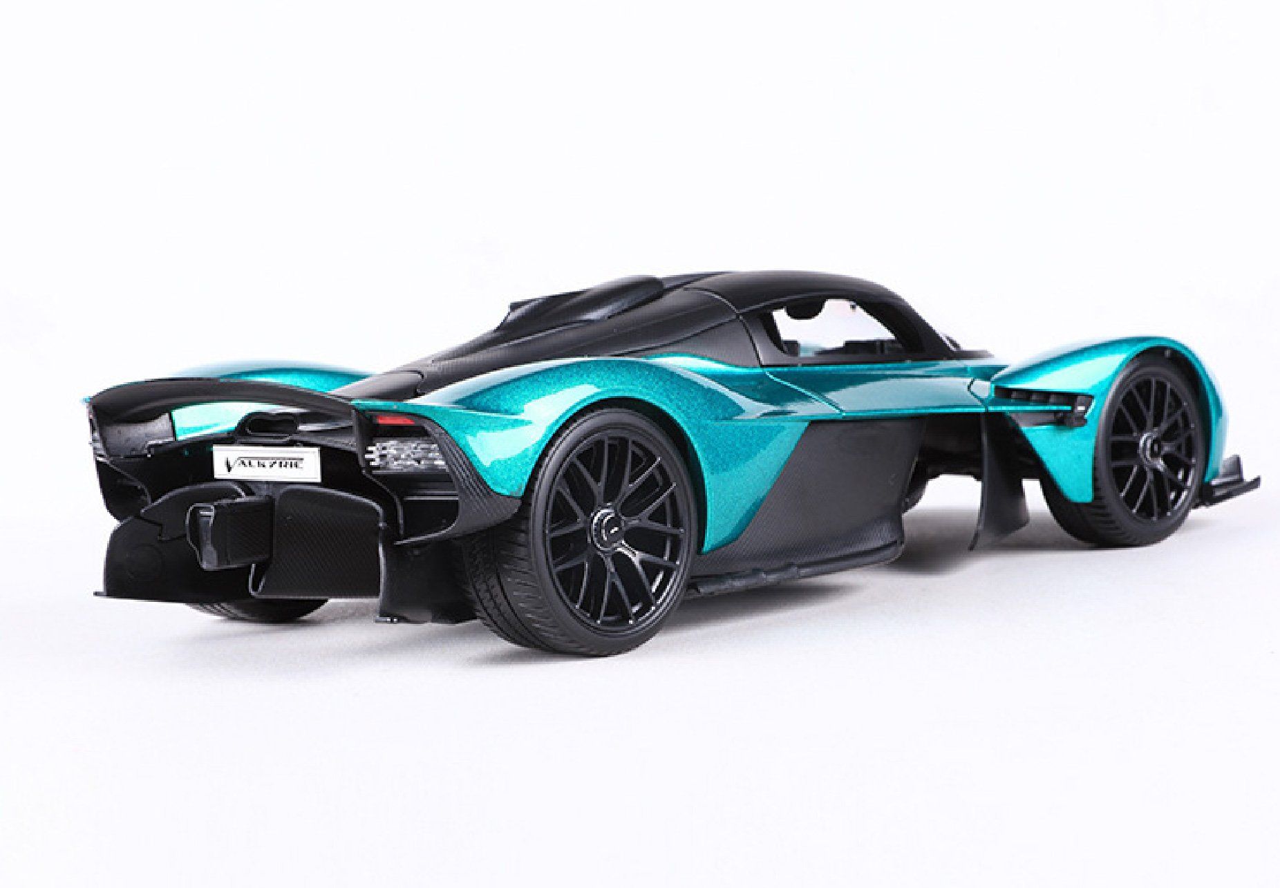  Mô hình xe Aston Martin Valkyrie 2022 Green 1:18 Maisto 31465 GN OT18021 