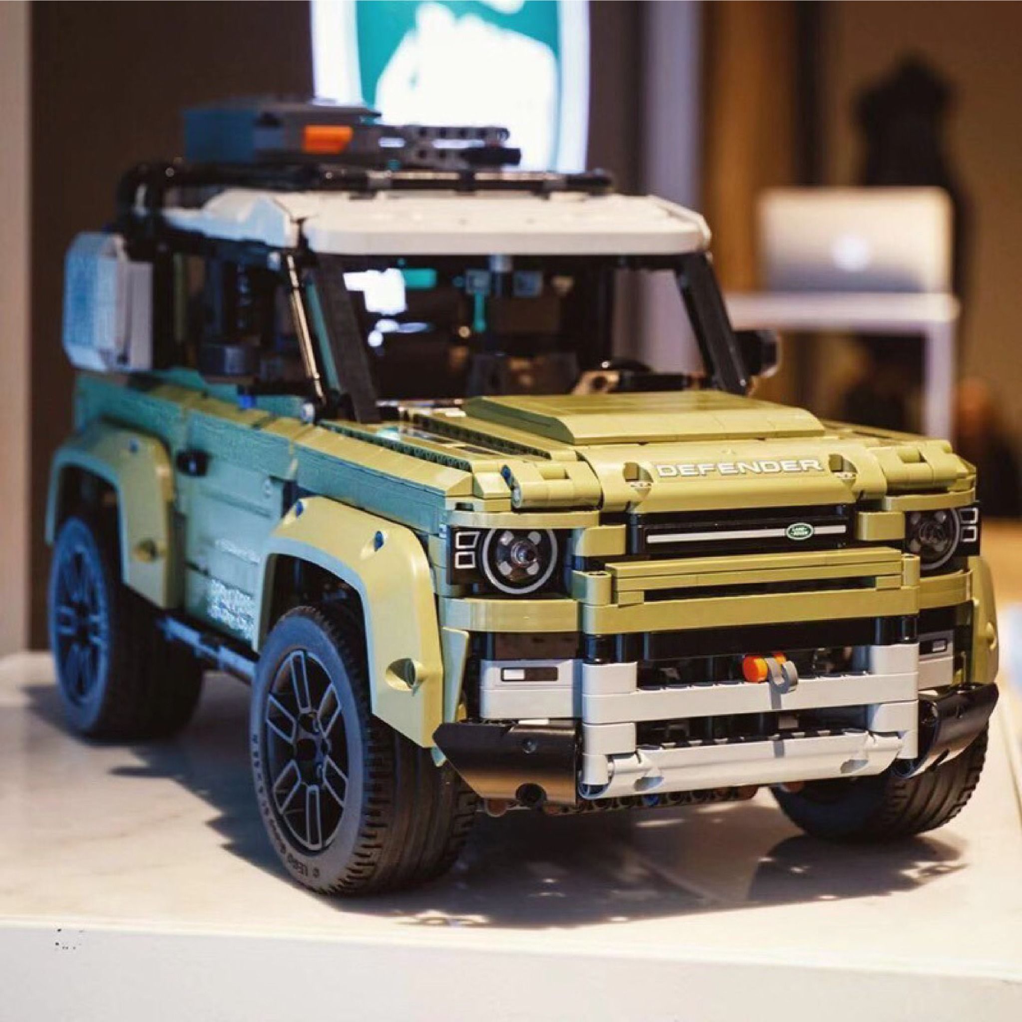  Mô hình xe ô tô lắp ghép Land Rover Defender 2573 pcs tỉ lệ 1:5 LG017 