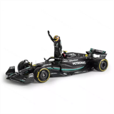 Mô hình xe đua F1 Formula Mercedes Benz Petronas 2023 W14 có figure rời tỉ lệ 1:24 Bburago 18-28037 OT24059 
