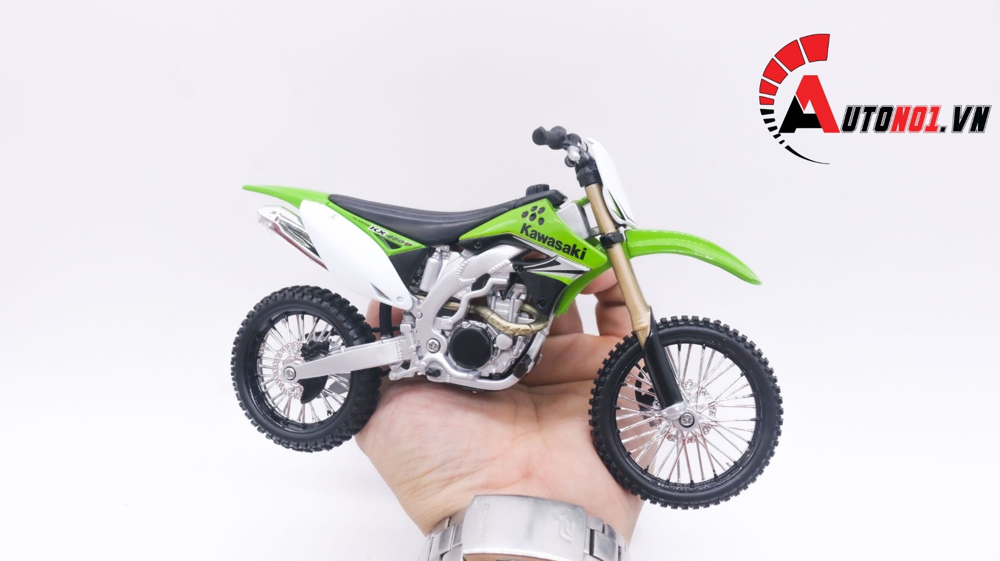  Mô hình xe cào cào Kawasaki KX450F green tỉ lệ 1:12 Maisto 1499 