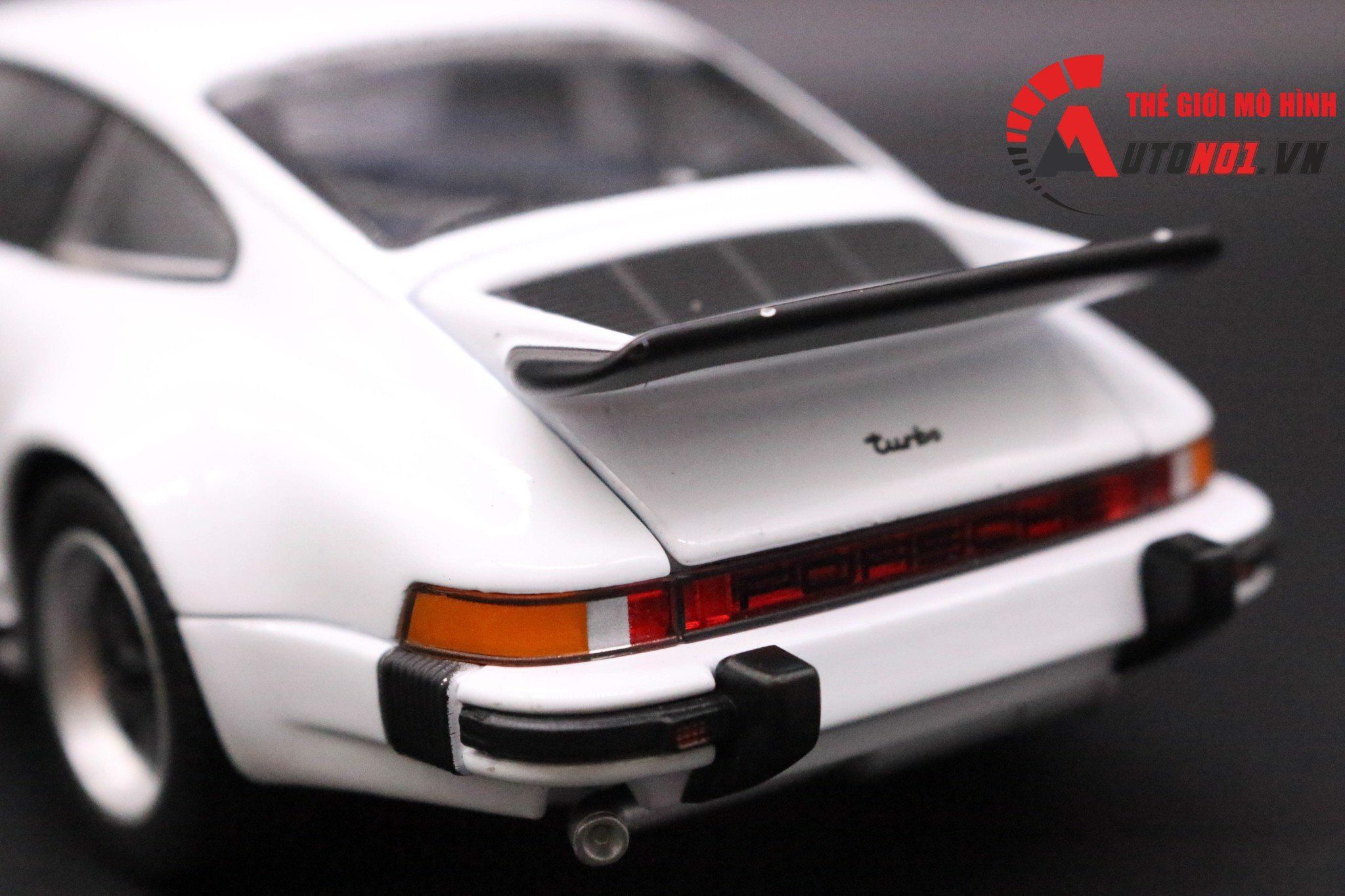  Mô hình xe Porsche 911 Turbo tỉ lệ 1:24 Welly OT043 