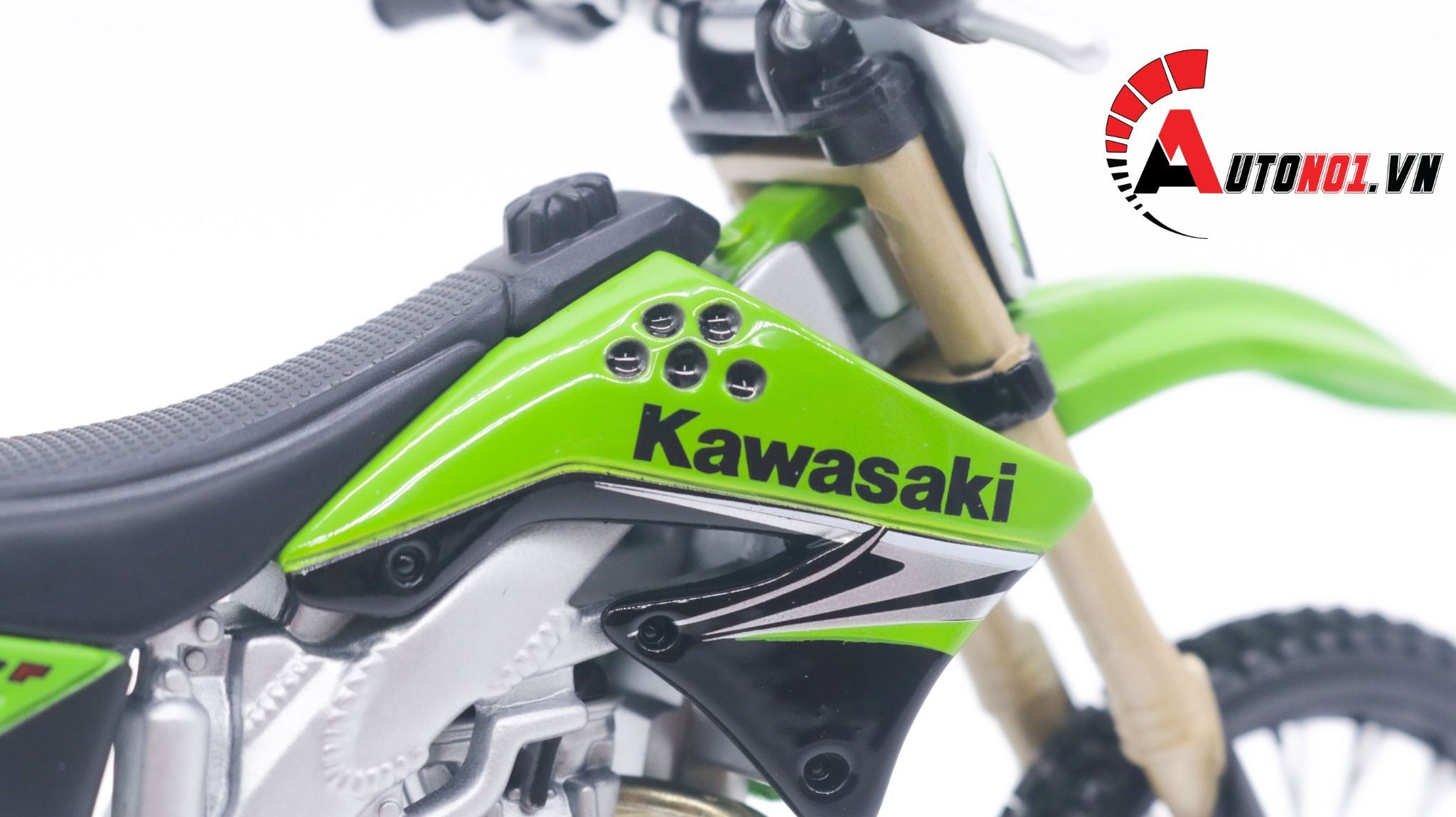  Mô hình xe cào cào Kawasaki KX450F green tỉ lệ 1:12 Maisto 1499 