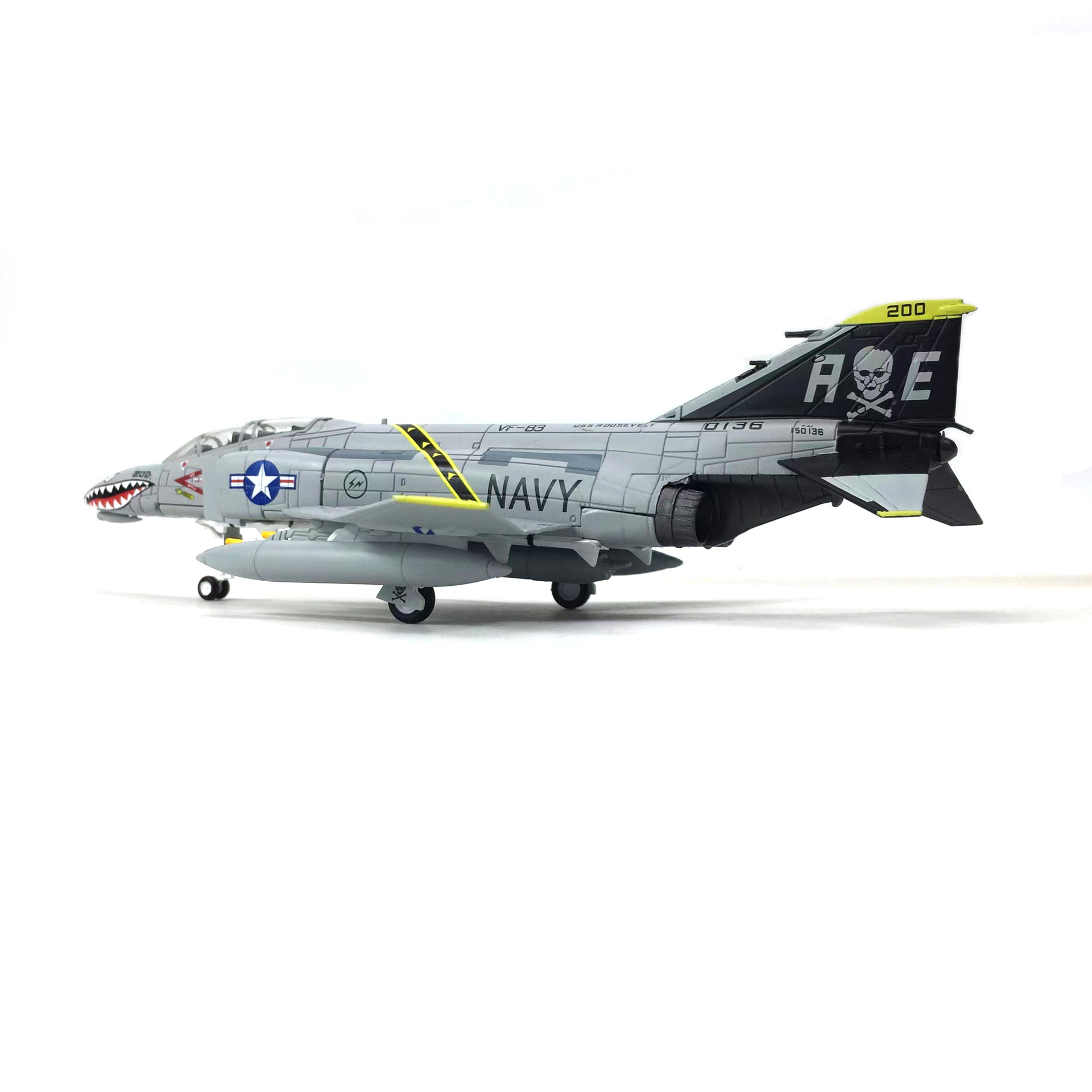  Mô hình máy bay chiến đấu USA F-4C USAF NAVY 0136 VF 83 tỉ lệ 1:100 MBQS023 
