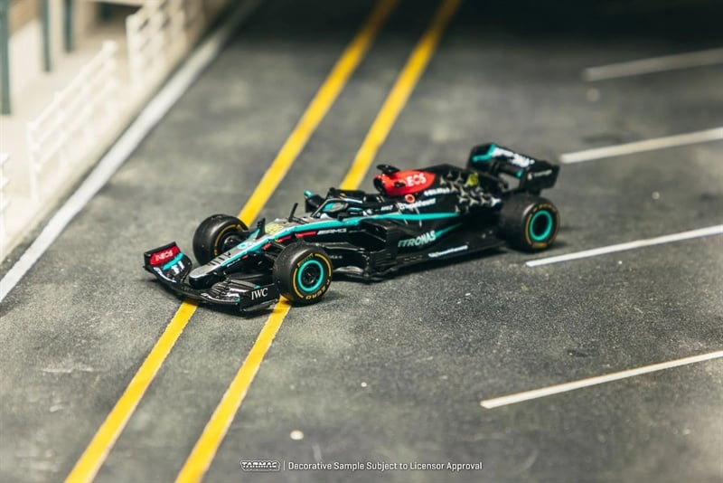  Mô hình xe Mercedes-AMG F1 W12 E Performance, New York Demo Run 2024, Lewis Hamilton tỉ lệ 1:64 Tarmac Works T64G-F037-NY 