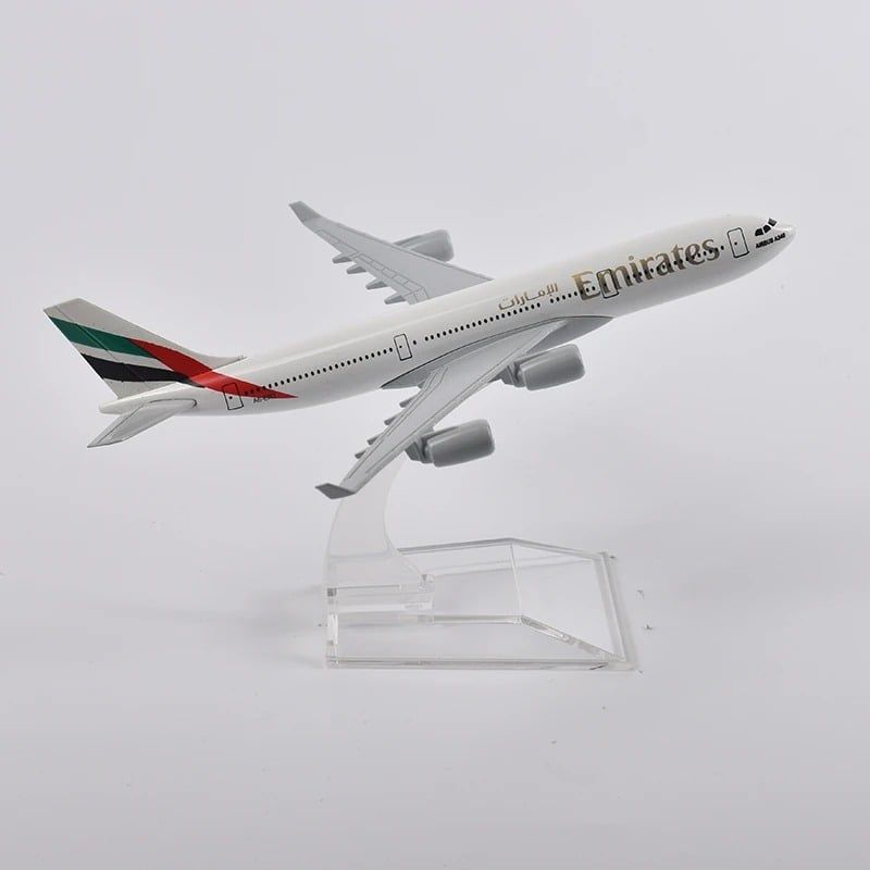  Mô hình máy bay Emirates Airbus A340-600 16cm MB16176 