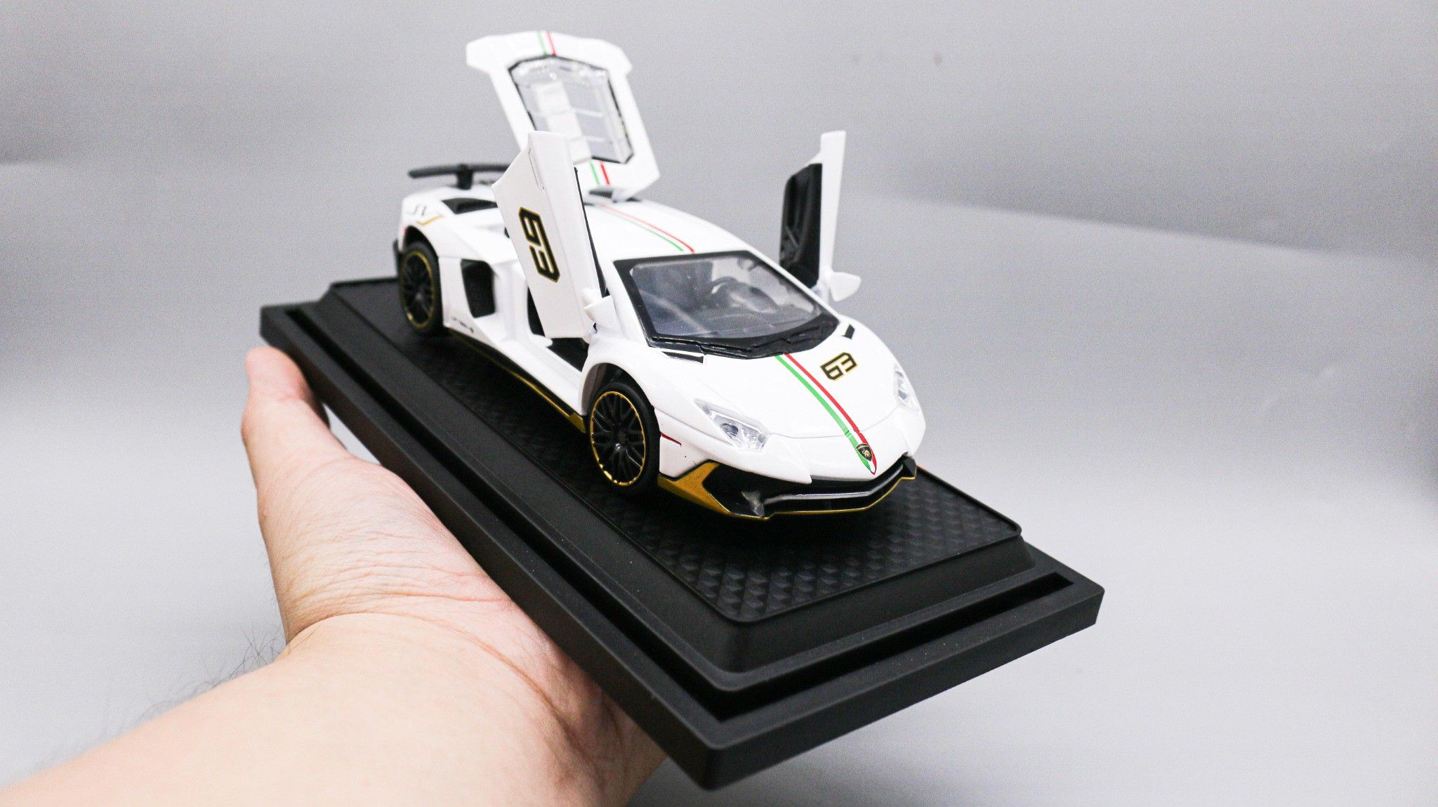  Mô hình xe Lamborghini Aventador LP780-4 SVJ tỉ lệ 1:32 Miniauto OT307 