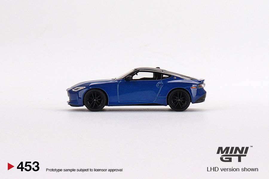  Mô hình xe Nissan Z Performance 2023 Seiran Blue tỉ lệ 1:64 MiniGT 