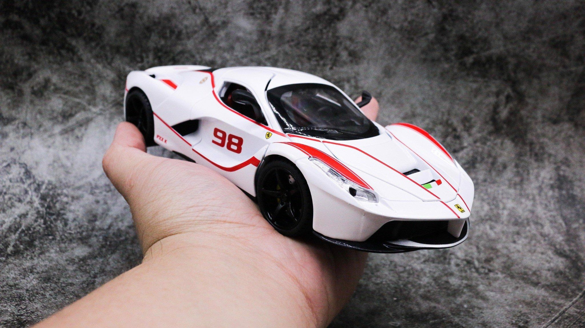  Mô hình xe Ferrari FXX K Evo tỉ lệ 1:24 Jiaya Model OT049 