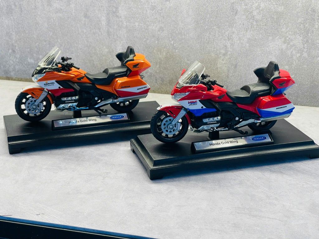 Mô hình xe Honda Goldwing độ tem Repsol tỉ lệ 1:18 Welly DO18001