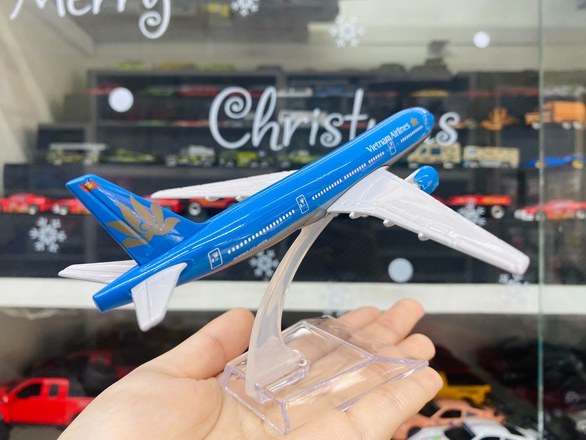  Mô hình máy bay Vietnam Airlines Boeing B777-200ER 16cm MB16076 