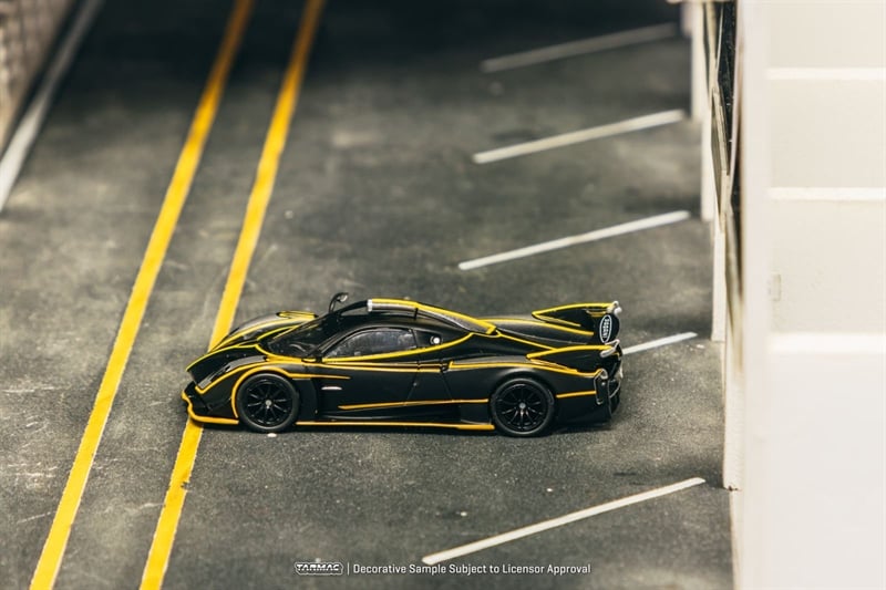  Mô hình xe Pagani Huayra R, Matt Black / Silver tỉ lệ 1:64 Tarmac Works T64G-TL035-MBS 