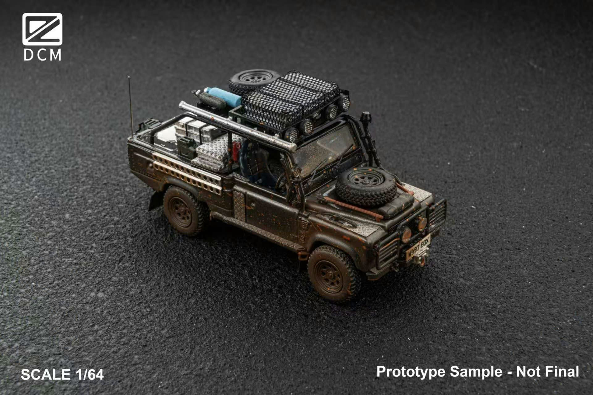  Mô hình xe Land Rover Defender Tomb Raider Angelina Jolie's limited 999pcs có phụ kiện đi kèm tỉ lệ 1:64 DCM model OT64209 