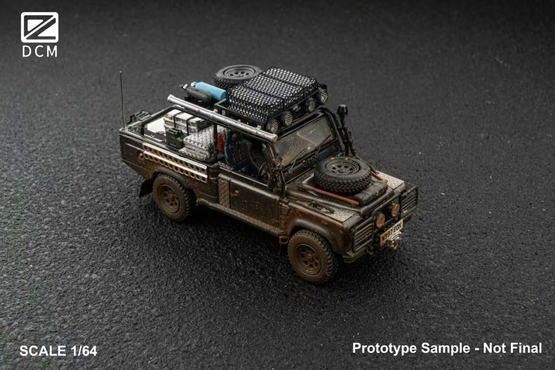  Mô hình xe Land Rover Defender Tomb Raider Angelina Jolie's limited 999pcs có phụ kiện đi kèm tỉ lệ 1:64 DCM model OT64209 