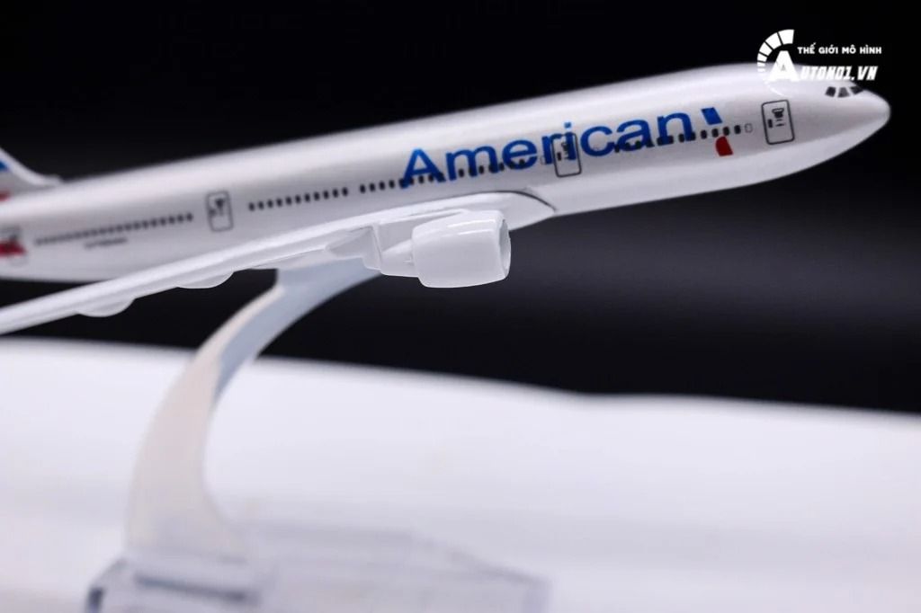 Mô hình máy bay American Boeing B777-300ER 16cm MB16066