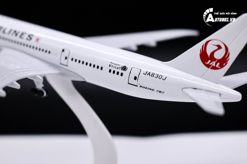 MÔ HÌNH MÁY BAY JAPAN AIRLINES 18CM 6272