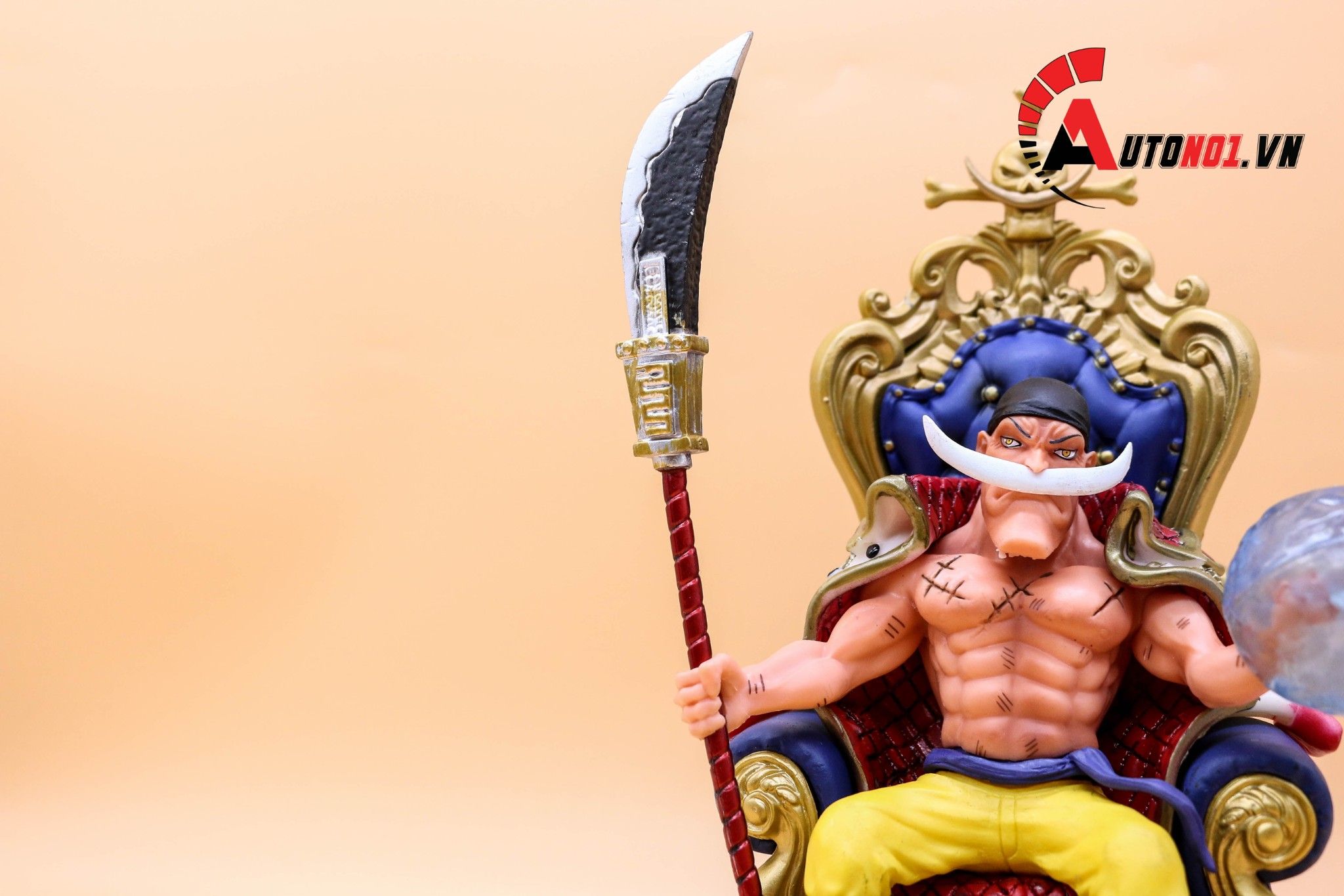  Mô hình nhân vật One Piece tứ hoàng râu trắng 24cm FG135 