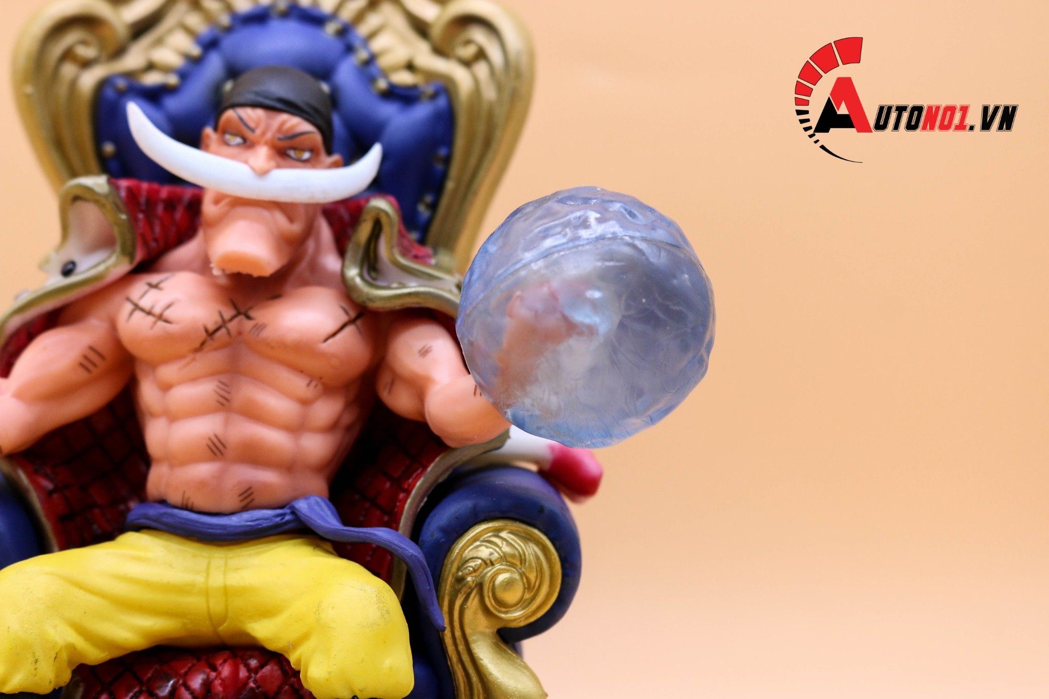  Mô hình nhân vật One Piece tứ hoàng râu trắng 24cm FG135 