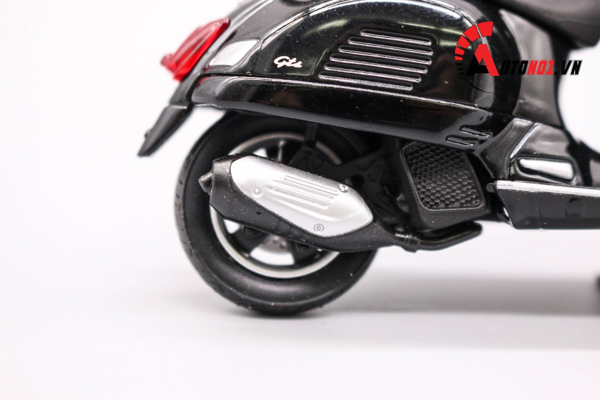  Mô hình xe Vespa gts 125cc 2017 black 1:18 Welly MT078C 